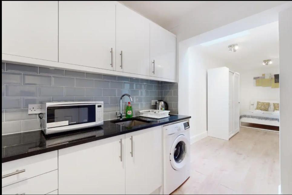 New Spacious 1 Bed Studio Flat In Aldgate Lägenhet London Exteriör bild