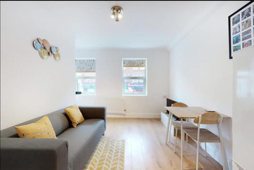 New Spacious 1 Bed Studio Flat In Aldgate Lägenhet London Exteriör bild