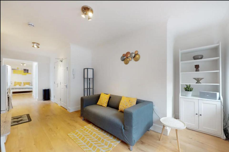 New Spacious 1 Bed Studio Flat In Aldgate Lägenhet London Exteriör bild