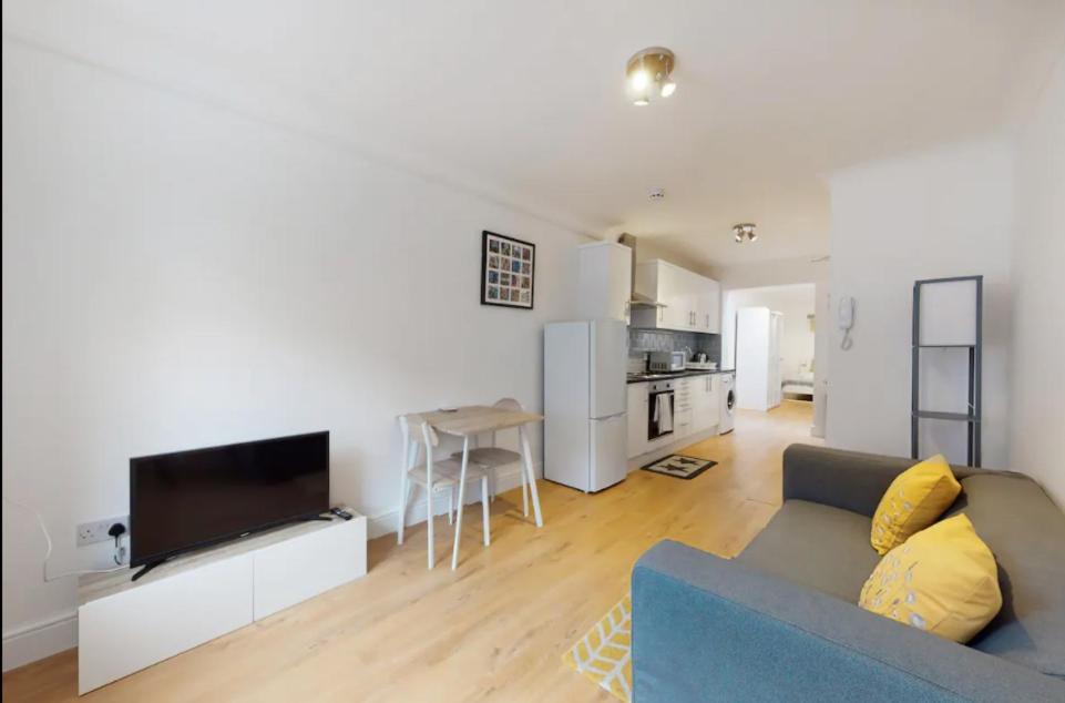 New Spacious 1 Bed Studio Flat In Aldgate Lägenhet London Exteriör bild